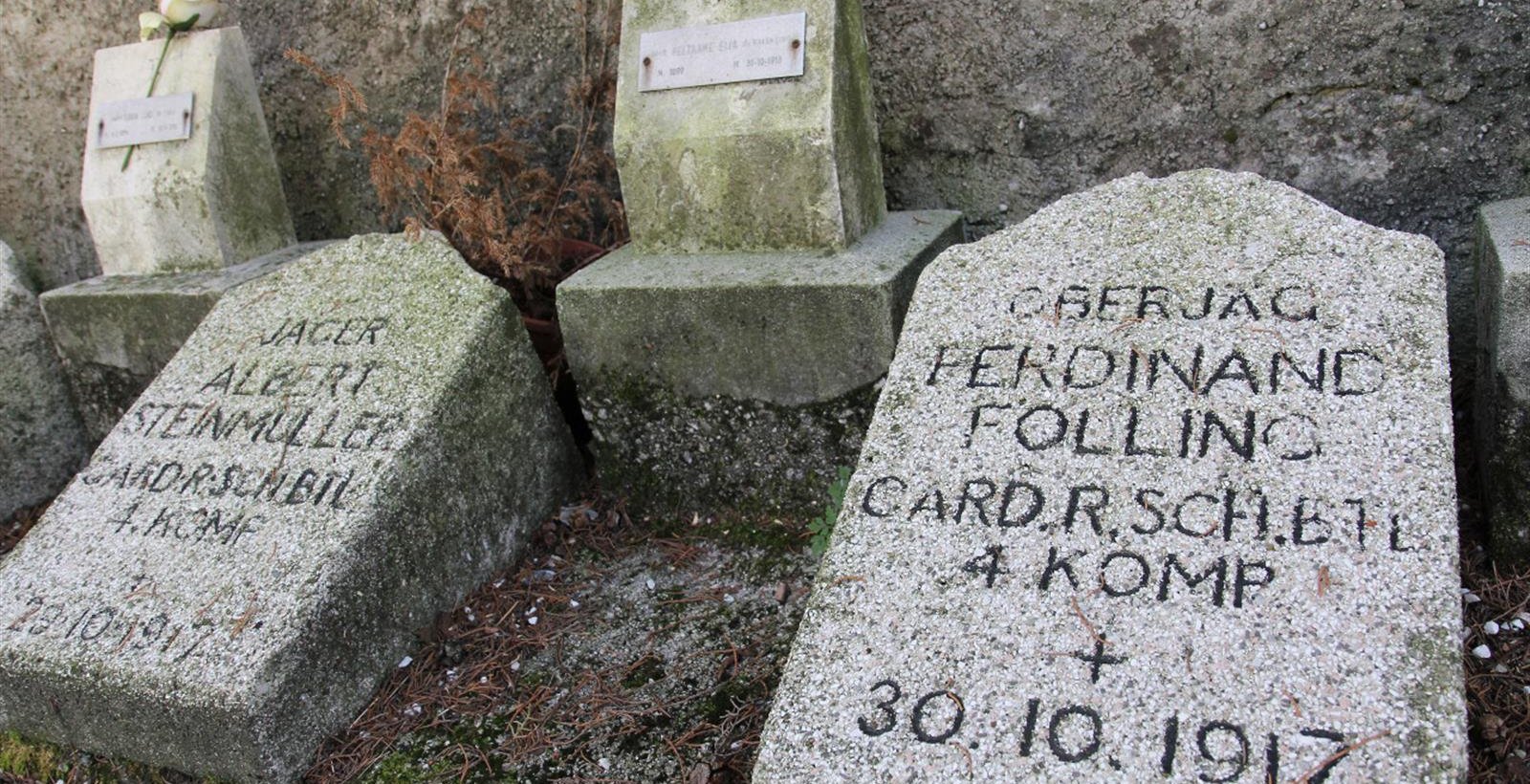 Lapidi austro-germaniche nel cimitero civile di Resiutta