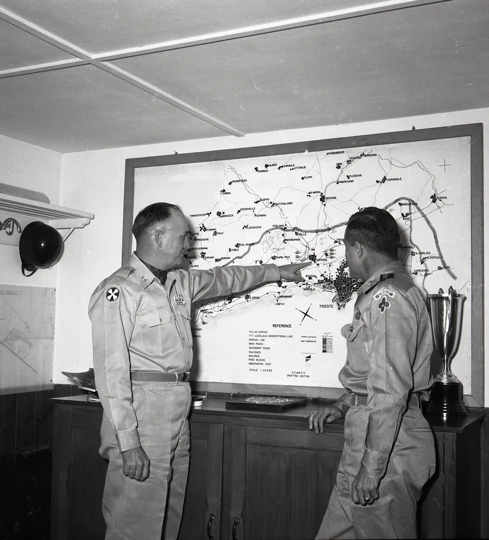 UBNP000981_004_Gen Dabney_USA_caserma Opicina_6.10.1954